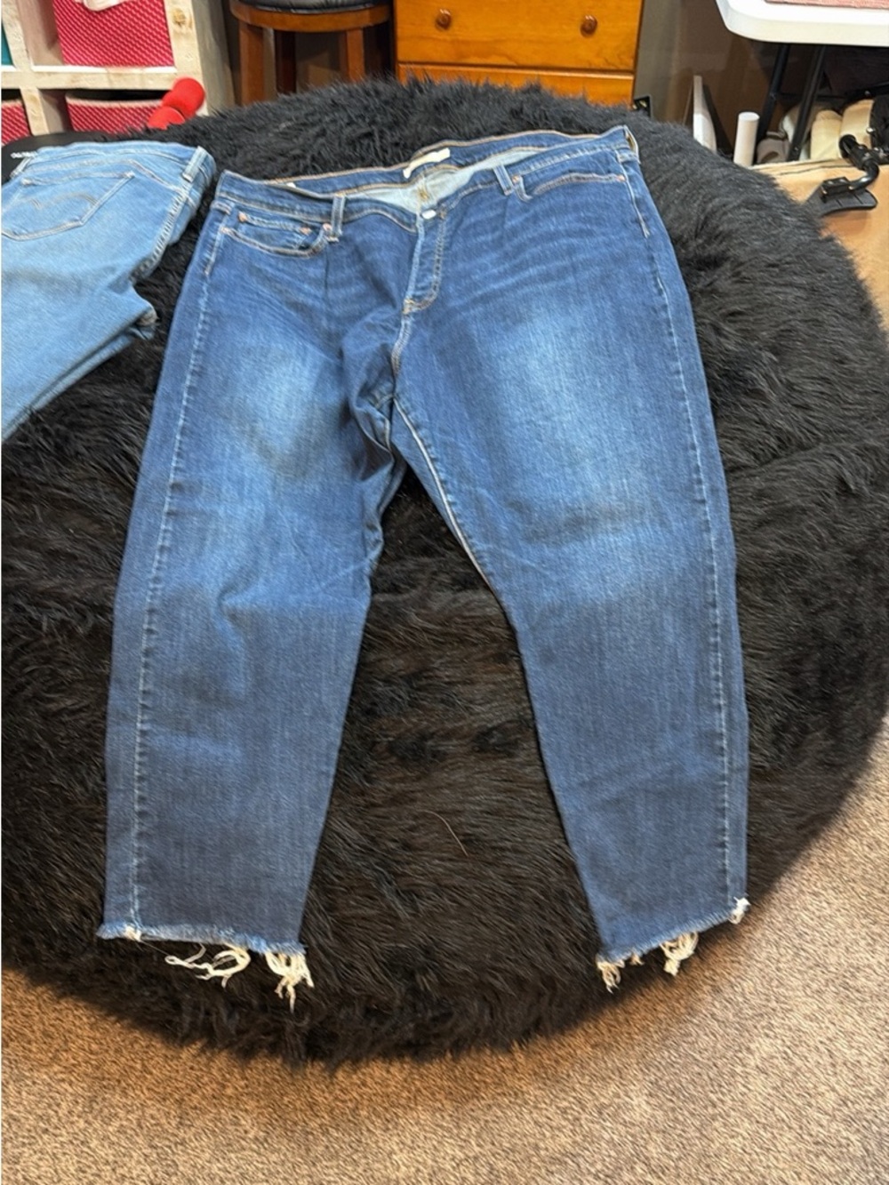 Levi's Women's Boyfriend jeans. Dark Blue Cropped Raw Hem Jeans